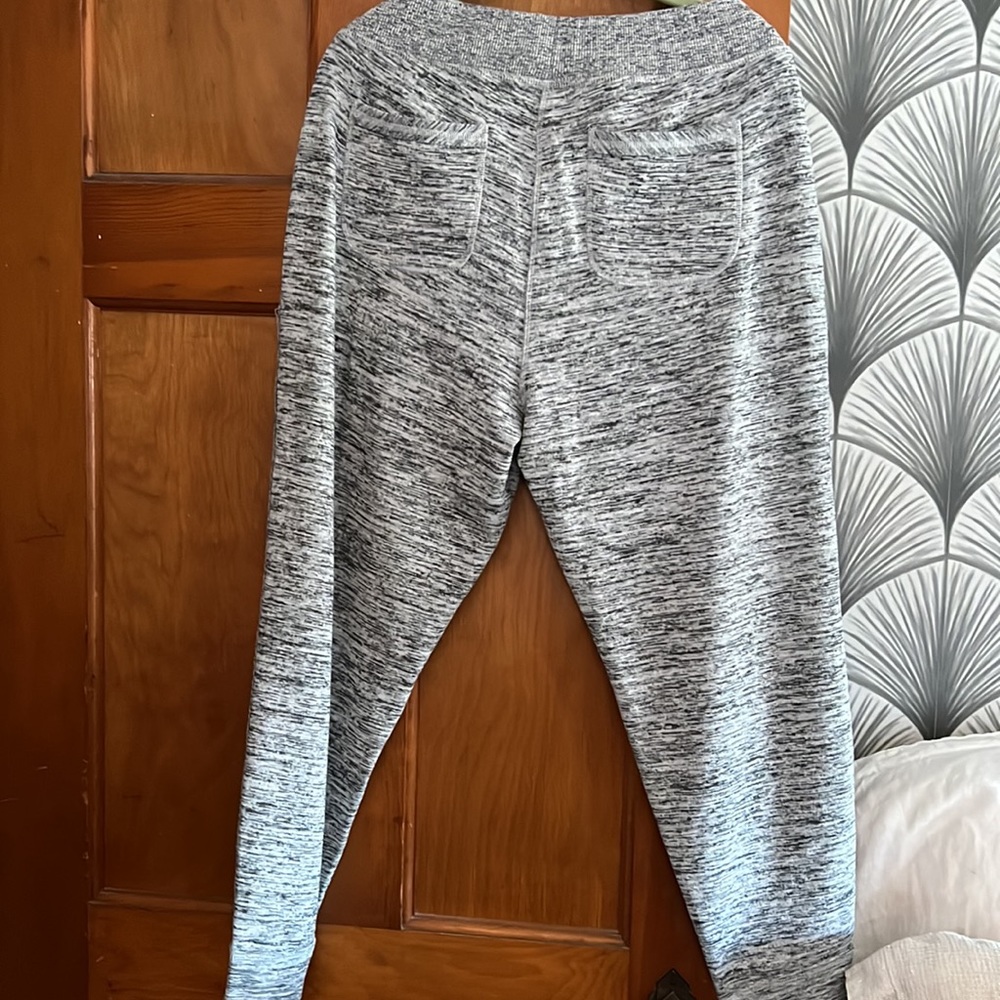 NWT Athleta Techie Sweat Ankle Pant Size: Medium - Picture 8 of 14
